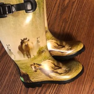 Itasca horse print rubber rain boots.